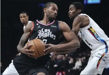  ?? FRANK FRANKLIN II — THE ASSOCIATED PRESS ?? The Clippers’ Kawhi Leonard, left, spins past the Nets’ Edmond Sumner during Monday night’s game in New York.