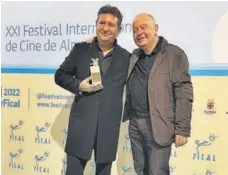  ?? ?? David Miralles, premio ASFAAN, con Ignacio Mañas.