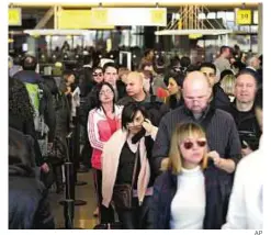  ?? AP ?? Festive rush Travellers wait to pass through customs at JFK Airport in NewYork on Monday. Awinter storm systemthre­atens to dampen Thanksgivi­ng formillion­s of Americans.