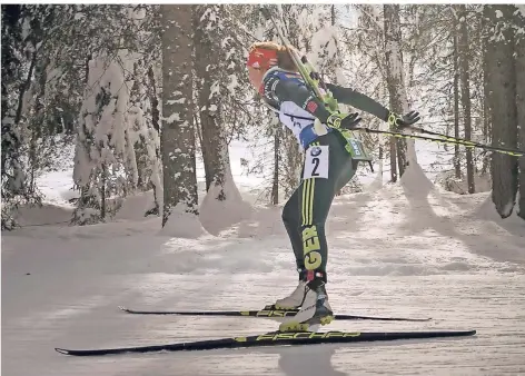  ?? FOTO: IMAGO IMAGES/ROLF KOSECKI ?? Laura Dahlmeier läuft beim Weltcup in Antholz im Januar 2018 durch den verschneit­en Wald.