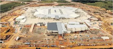  ?? Pictures: DAVID DETTMANN ?? BIGGER IS BETTER: Baywest Mall in PE encouraged tenants to scale up their stores to match its immense sprawl