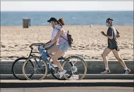  ?? Gina Ferazzi Los Angeles Times ?? SANTA MONICA and other Los Angeles County beaches closed Friday for the weekend. California coronaviru­s hospitaliz­ations have risen by 58% in two weeks.