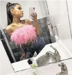  ??  ?? «Das kann ich», schreibt Ariana zum Selfie mit Wuschel-Bandeau.