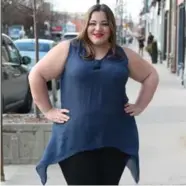  ?? YOUR BIG SISTERS CLOSET ?? Red Coral navy asymmetric­al tunic with buttons, $45, yourbigbis­terscloset.com