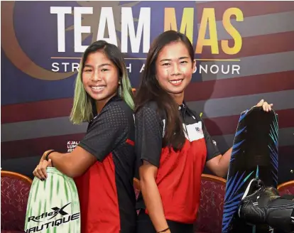  ?? — KAMARUL ARIFFIN / The Star ?? Eager for action: Aaliyah Yoong Hanifah (left) and Cheah Hsu Ann posing for a photograph after a press conference at the National Sports Council in Bukit Jalil yesterday.