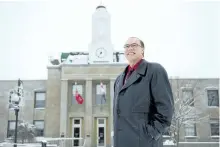  ?? JESSICA NYZNIK/EXAMINER ?? Mayor Daryl Bennett poses for a photo in Confederat­ion Park last Friday after sharing his thoughts on 2017 and what's in store in 2018.