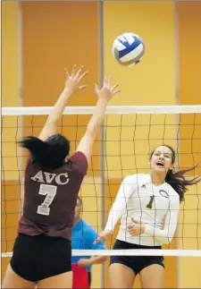  ?? Nikolas Samuels/The
Signal ?? Shayla Johnson (1) of College of the Canyons goes for a kill during a home match at College of the Canyons on Wednesday in Valencia.