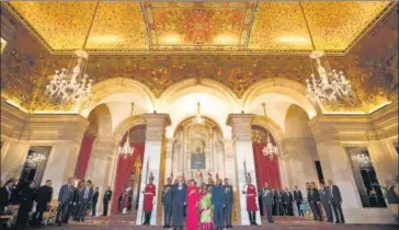  ?? REUTERS ?? US President Donald Trump and First Lady Melania Trump stand with President Ram Nath Kovind and his wife Savita Kovind during the playing of the national anthem at a state banquet at Rashtrapat­i Bhavan on Tuesday.