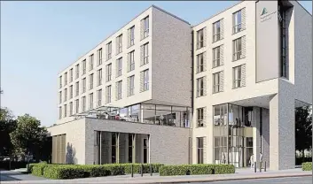  ?? BILD: KRÜGER ANIMATION ?? So soll der Neubau aussehen: Die Jugendherb­erge an der Straßburge­r Straße bietet Platz für 200 Gäste. Die beiden Gebäude sind fünfgescho­ssig.