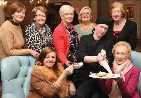  ?? Photo by Michelle Cooper Galvin. ?? Chef Kathleen McCarthy with members of Killarney Soroptimis­ts (front) Teresa Irwin, Ann O’Connor (back) Bridie Brosnan, Catherine Gleeson, Anne Wrenn, Sheila Casey and Kathleen Keane.