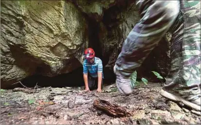  ??  ?? The best way to explore Gua Ichibawa is to be on your hands and feet.