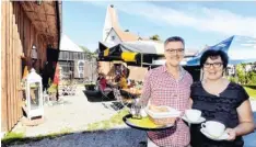  ??  ?? Den alten Hof haben Horst Fritze und Rika Hirle mit ihren Partnern zum Kulturstad­l umgebaut.