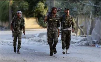  ?? HUSSEIN MALLA, FILE - THE ASSOCIATED PRESS ?? In this 2017 file photo, U.S.-backed Syrian Democratic Forces (SDF) fighters, prepare to move for a battle against the Islamic state militants, in Raqqa, northeast Syria.