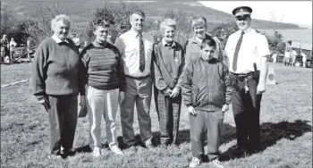  ?? 01_B20twe03 ?? Last week horse riders on Arran enjoyed a road safety weekend organised in conjunctio­n with the British Horse Society and the mounted police section. Pictured are the organisers who helped students attain their BHS road safety badges.