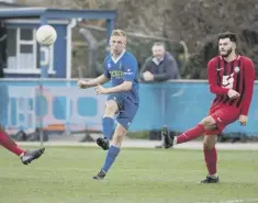  ?? Picture: Chris Hatton ?? Selsey on the attack against Worthing