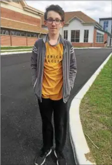  ?? PEG DEGRASSA — DIGITAL FIRST MEDIA ?? E.T. Richardson Middle School reigning geography bee champion Danny Niklauski, 13, of Springfiel­d is heading to Harrisburg, hoping to take the title of the Pennsylvan­ia state champion and advance to the National Geographic National Geography Bee in...