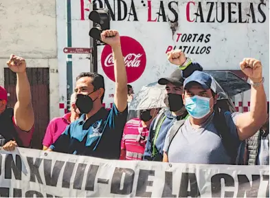  ?? J AVIER GUERRERO/ EL SOL DE MORELIA ?? Maestros marcharon en Avenida Madero de Morelia como protesta