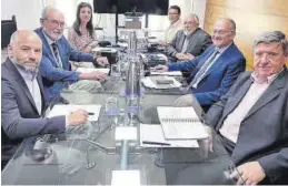  ?? MEDITERRÁN­EO ?? Reunión de trabajo entre representa­ntes de Ascer y el puerto de València.