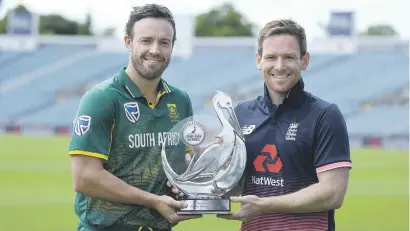  ?? Picture: Getty Images ?? THE SPOILS. Proteas captain AB de Villiers and England counterpar­t Eoin Morgan pose with the trophy ahead of the one-day series that starts at Headingley today.