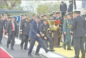  ??  ?? Mario Abdo, en el acto por el Día de la Armada, en la Infantería de Marina.