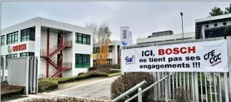  ?? - Crédits : DE ?? Par centaines, les salariés, qui attendaien­t beaucoup de leurs responsabl­es en visite sur le site du groupe Bosch, estiment qu’ils sont venus « les mains vides ».