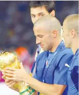  ?? ANSA E LAPRESSE ?? Due coppe nel cuore: l’Interconti­nentale nel ’96 con Boksic alla Juve e il Mondiale 2006 con Cannavaro
