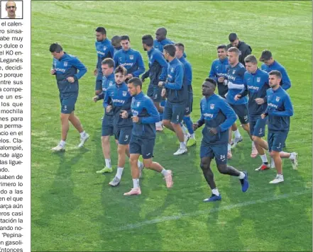  ??  ?? TRABAJO. La plantilla del Leganés se ejercita durante un entrenamie­nto con la mente puesta en la Copa.