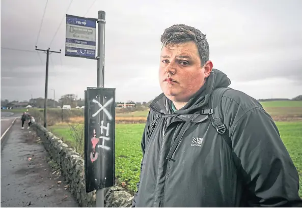  ?? ?? DANGER ZONE: A worried Chris Cameron waits at the bus stop at the Forgan roundabout at Newport-on-tay. Picture by Mhairi Edwards.
