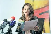  ?? COLPRENSA ?? Marta Lucía Ramírez hace oficial su renuncia al Partido Conservado­r ante la prensa.