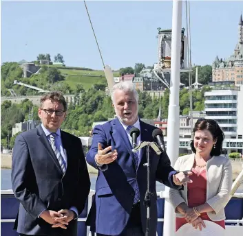 ?? PHOTO STEVENS LEBLANC ?? Le ministre Jean D’amour, le premier ministre Philippe Couillard et la députée Veronyque Tremblay, hier, sur le fleuve Saint-laurent à bord du Louis-jolliet.