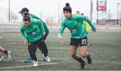  ?? Picture: TRISTAN FURNEY, FFA ?? IMPRESSIVE DISPLAY: Lisa De Vanna and Mary Fowler train with the Matildas in Denver, Colorado.