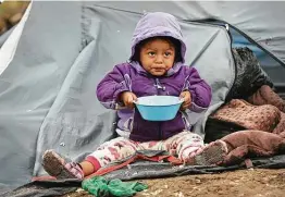  ?? Bob Owen / Staff photograph­er ?? Sarai Balansar Mendez, a 2-year-old from Guerrero, Mexico, eats a meal of noodles in November at her family’s tent in the refugee camp for asylumseek­ers in Matamoros.