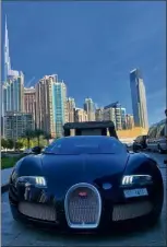  ??  ?? L’architectu­re intérieure et extérieure a été pensée par Zaha Hadid. Une structure étonnante au pied de la tour Burj Khalifa.
Ci-dessus, la Bugatti Veyron qui était promise à l’acquéreur du package du nouvel An.