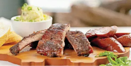  ?? [PHOTO BY WALKER’S SOUTHERN STYLE BBQ] ?? Barbecue ribs and sausage at Walker’s Southern Style BBQ in New Orleans.