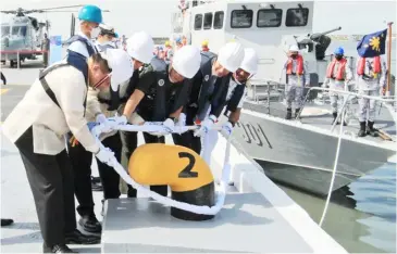  ?? PHOTOGRAPH BY BOB DUNGO JR. FOR THE DAILY TRIBUNE @tribunephl_bob ?? EXECUTIVE Secretary Lucas Bersamin leads the commission­ing and sendoff ceremonies for the BRP Nestor Acero at the Philippine Navy headquarte­rs in Roxas Boulevard.