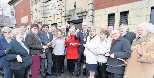  ??  ?? ●●Mayor and mayoress Coun Ian Duckworth and Mrs Christine Duckworth and MP Liz McInnes among those who gathered for the reopening of Castleton swimming baths