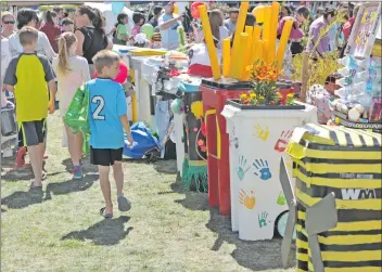  ?? photo
Signal file ?? Attendees walk past the dozens of decorated recycling bins on display at the 27th annual Earth Arbor Day Festival held at Central Park in Saugus in 2016. The event will featured the art competitio­n again this year.