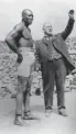  ?? JOURNAL SENTINEL FILES ?? Heavyweigh­t champion Jack Johnson waits in the ring before his fight with Jim Jeffries on July 4, 1910.