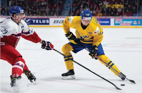  ?? Arkivbild: JOEL MARKLUND ?? SIKTAR HÖGT. Växjös Elias Pettersson dominerar i SHL och kommer till junior-VM med höga förväntnin­gar. Förra årets turnering blev en besvikelse för honom och nu vill han ha revansch