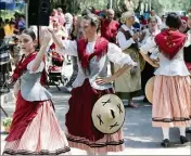  ??  ?? La Fête des mai donne la part belle aux animations, et au folklore mentonnais. (Photo d’archives C.D. )