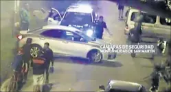  ??  ?? TIROS. El médico dijo que disparó cuatro veces contra el auto.