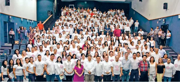  ??  ?? El rector José Manuel Piña Gutiérrez inauguró las acividades y durante la ceremonia 241 asistentes recibieron apoyos.