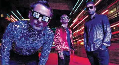  ??  ?? Ist unsere Realität wirklich echt? Muse bezweifeln es auf ihrem neuen Album «Simulation Theory».