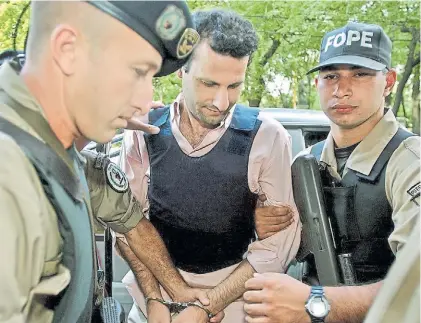  ??  ?? Otro sospechoso. La policía paraguaya arresta a Assad Mohamed Barakat acusado de financiar a Hezbollah.