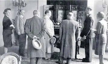  ?? BRUNO LOHSE PAPERS ?? Bruno Lohse, second from right, leads Hermann Goring, center, on a tour of seized artworks. Historian Jonathan Petropoulo­s met dozens of times with Lohse, a complicate­d relationsh­ip he explores in“Goring’s Man in Paris.”