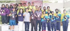  ??  ?? ALL SMILES: The Women’s SAGA tennis medallists with the guest-of-honour after the prize presentati­on.