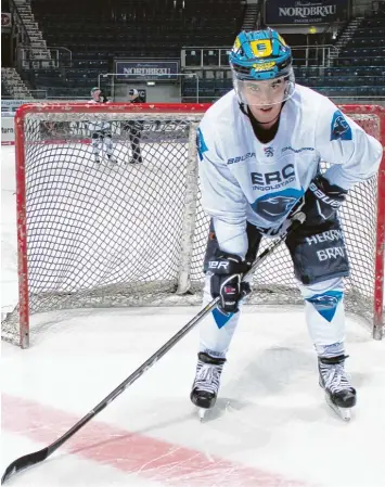  ?? Foto: Galina Bauer ?? Bereit für den ERC Ingolstadt: Der US Amerikaner Tim Stapleton hat gestern sein erstes Training für die Panther absolviert. Sei nen ersten Einsatz hat er am kommenden Freitag im Spiel gegen die Eisbären Berlin.