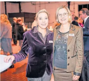  ?? ?? Unternehme­rin Michaela Gilles (l.) und Alexandra Stampler-Brown (Deutsche Oper am Rhein) sahen sich im Kesselhaus wieder.