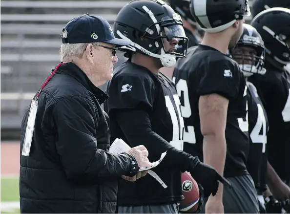  ?? ALLIANCE OF AMERICAN FOOTBALL/VIA AP ?? Bill Polian, Alliance of American Football head of football and co-founder, left, watches as players with the Birmingham Iron practise in San Antonio. Polian’s new league, featuring eight teams of 52 players, kicked off its inaugural season over the weekend.