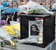  ?? GALIT RODAN THE CANADIAN PRESS ?? A photo of Anne Marie D'Amico, killed in the van rampage, is left at a vigil on Yonge Street in Toronto.